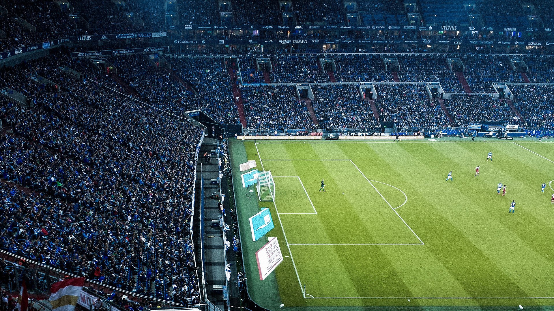 曼城客场横扫利物浦,哈兰德帽子戏法引爆全场,哈兰德曼联转会费